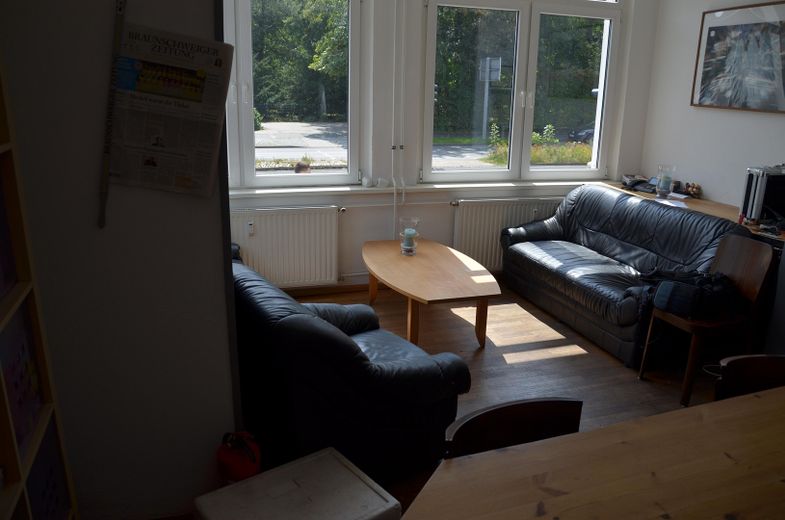 Zimmer für Studenten nahe TU Braunschweig; ca. 25m²; eigenes Bad – Gemeinsame Sitzecke
