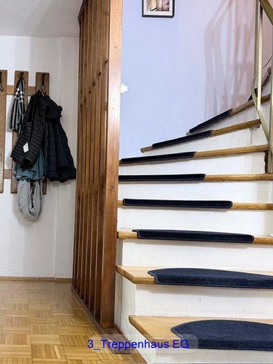 Viel Platz für Ihre Familie in einem gepflegten Reihenmittelhaus in Dachau – Treppenaufgang