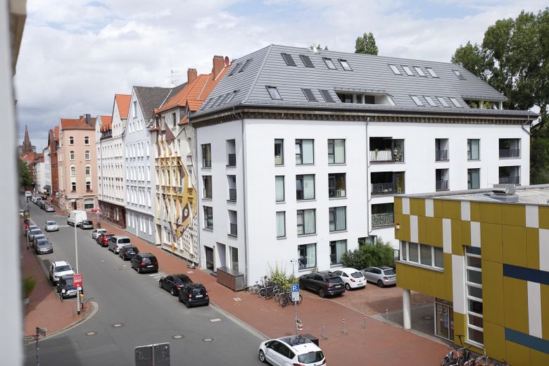 Schöne 2,5 Zimmer Wohnung (Nähe Hochschule Hannover) + Garage optional – Blick aus dem Fenster