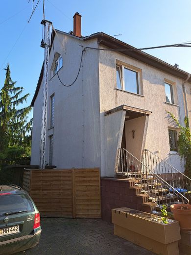 Charmantes Einfamilienhaus mit Balkon, Garage und Garten – Ihr neues Zuhause in Prausitz – Seitenansicht