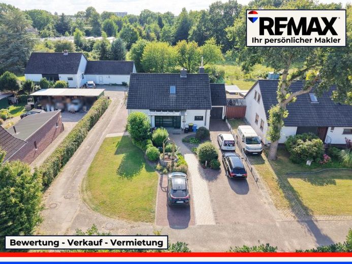 Provisionsfrei für den Käufer!
Großes Einfamilienhaus mit Südwest-Terrasse und Feldrandblick – फोटो 1