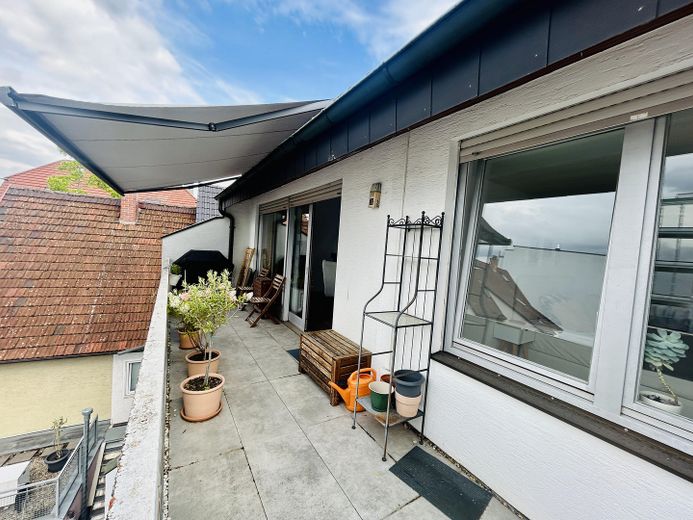 Sonnenbalkon mit Markise
