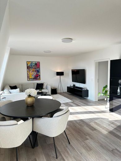 Modern 3-room apartment with 2 bathrooms and underground parking space – Wohn/Esszimmer