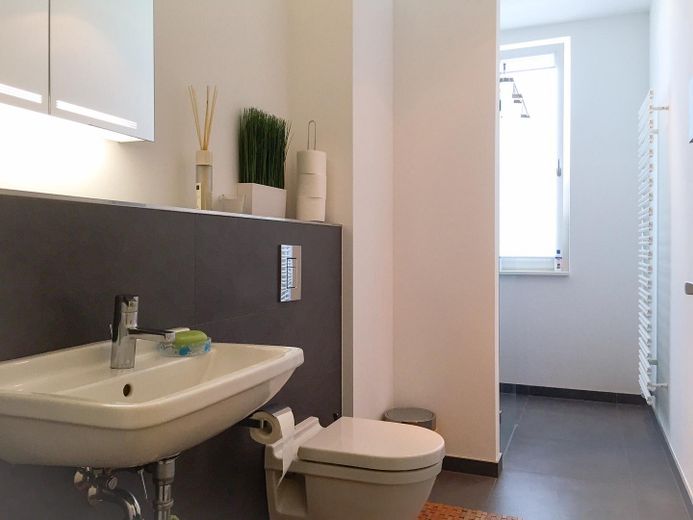 Vermietete Premium-Eigentumswohnung mit Tiefgaragenstellplatz – Foto 17