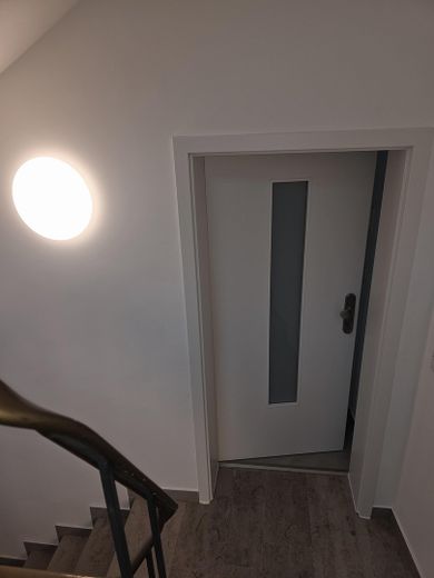 Blick auf Haustür von Flur 