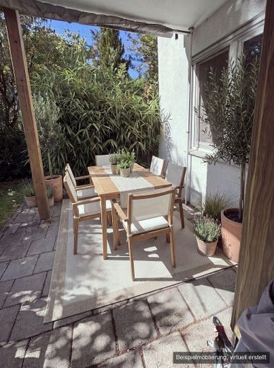 Helle 3-Zimmer-Erdgeschosswohnung mit Terrasse, Garten und Fußbodenheizung, Stellplätze optional – Terrasse (KI-möbliert)