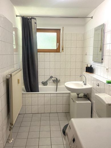 Badezimmer mit Badewanne