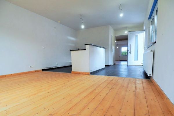 Already RENTED!! A CASE for TWO! – Completely modernized semi-detached house with terrace, garden + garage!