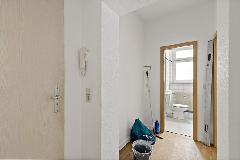 Gemütliche 2-Raumwohnung in der südlichen Innenstadt! - saniert &amp; sofort verfügbar – Flur