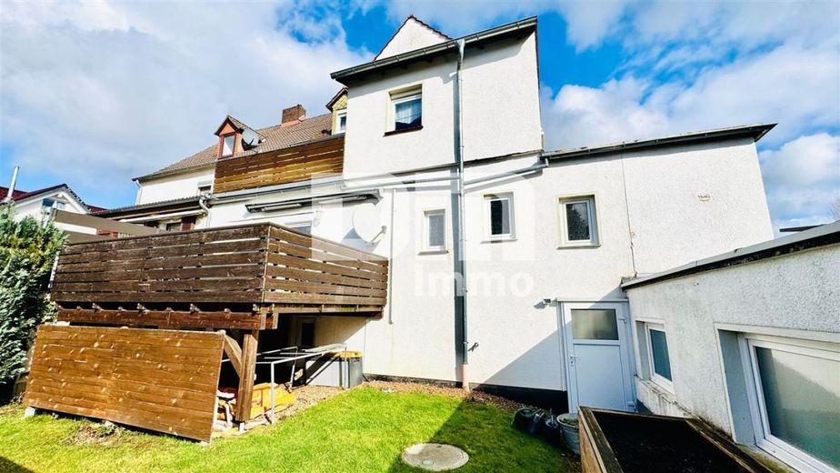 (R)eserviert!Ein- bis Zweifamilienhaus mit 2 Terrassen und Garage – Rückansicht