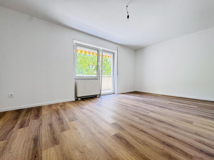 Provisionsfrei: Modernisierte 3-Zimmer-Wohnung mit 2 Balkonen, saniertem Bad und Hobbyraum – Wohnzimmer
