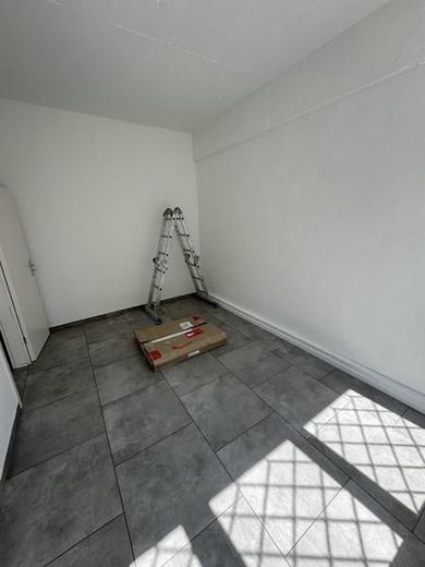 APPARTAMENTO CON TERRAZZA - Invidia degli amici - incluso gratuitamente - REALE e MODERNO - particolare e vicino al confine! – 15 SZi re