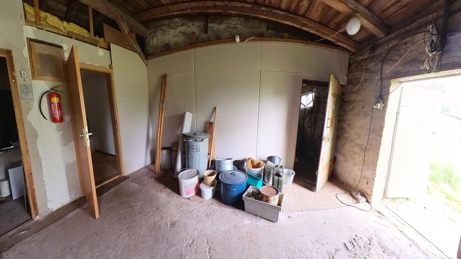 12 Zimmer | 164 m² | Doppelhaushälfte mit Entwicklungspotenzial nahe der Müritz- provisionsfrei – Anbau zum Holzlager und Büro
