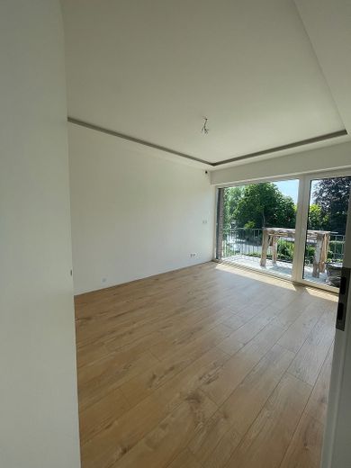 Atractiva casa adosada de esquina, clase energética A, vivienda multigeneracional con gran jardín y 2 garajes – Foto 10