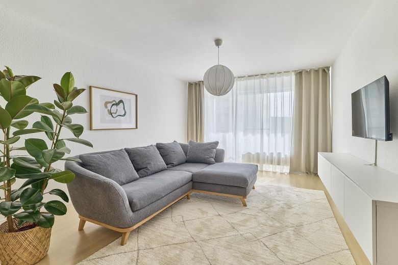 Victoria-Großzügige 4-Zimmer-Wohnung mit 2 Balkonen in Landstuhl – Wohnzimmer