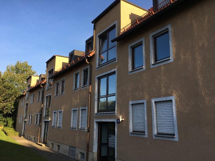 Nowoczesne, wymarzone 2,5-pokojowe mieszkanie galeryjne w M.-Untermenzing BEZ PROWIZJI – Aussenansicht Eingangsbereich