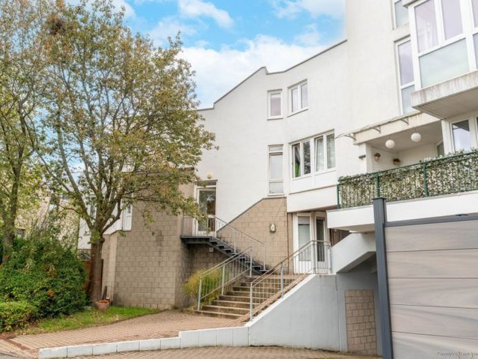Bonn-Brüser Berg : 4 unités + 4 places en parking souterrain – Investissement avec potentiel de division et de rendement – Photo 1