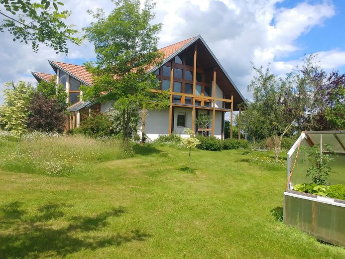Das besondere Haus, mit sehr großem Grundstück, in einer Region wo andere Urlaub machen – Ostseite