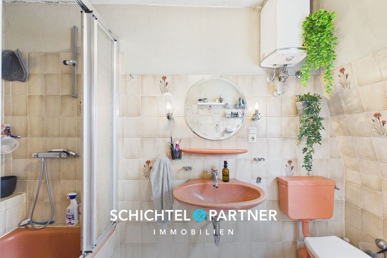 Huchting | Freistehendes Ein- Zweifamilienhaus mit großem Grundstück – S&amp;P | Badezimmer