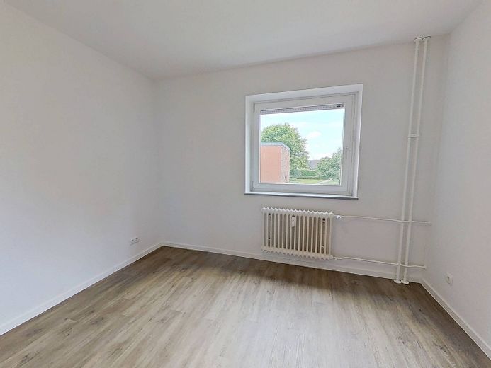 **2 ALQUILERES NETOS GRATIS** Bonito apartamento de 3 habitaciones bien distribuido, con cocina equipada, BALCÓN y bañera – Ansicht I: Schlafzimmer II