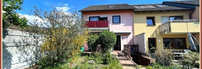 Renovierungsbedürftiges Reiheneckhaus mit Garage in Feucht!