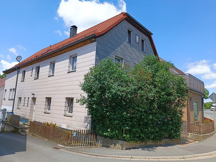 ehemaliges Wohn- und Geschäftshaus in Plankenfels zu verkaufen – Foto 2