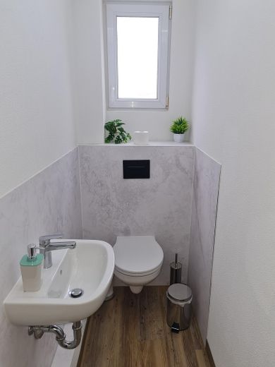 ZIMMERvermietung / MonteurZIMMER (WG) – separates WC