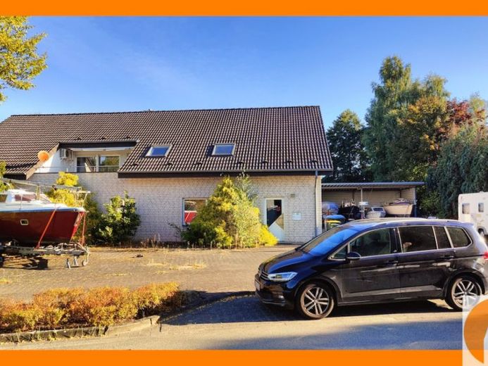 Wohnen und Ihr Gewerbe: großzügiges EFH-ZFH mit beheizter Gewerbehalle – Foto 1