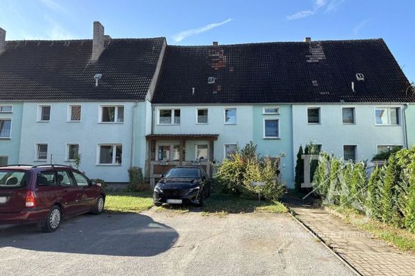 11 आवासीय इकाइयाँ और 822 m² रहने योग्य क्षेत्रफल – निवेश के लिए सुव्यवस्थित बहु-परिवार आवासीय भवन