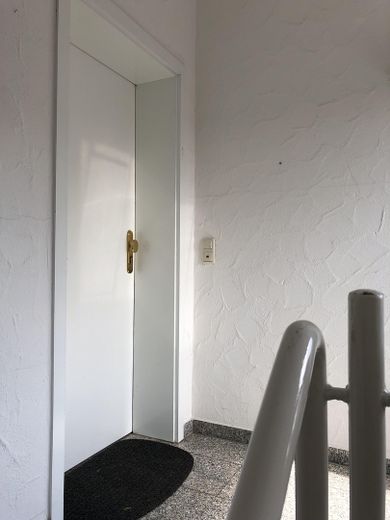 Attraktive 3,5 Zimmer-Wohnung in Schweinheim mit TG – Flur