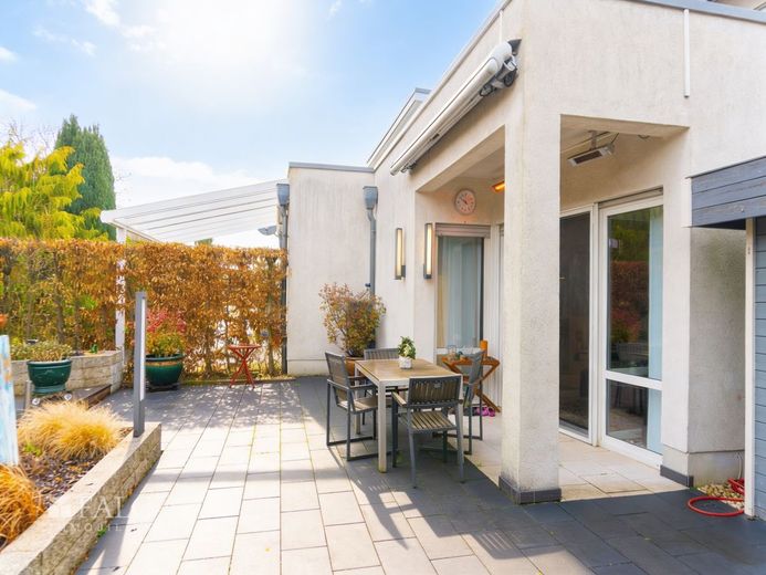 Stilvolles Einfamilienhaus in familienfreundlicher Lage ! – Terrasse