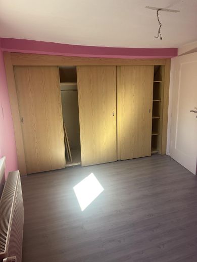 Einfamilienhaus mit 86 m² Wohnfläche in Rodgau + Bauplatz – Schlafzimmer 1, 1.OG Links