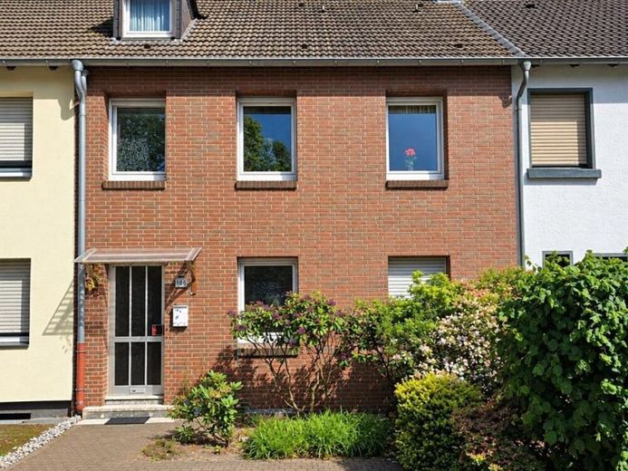 Viersen-Dülken में बगीचे, छत की छतरी और पार्किंग स्थान वाला अच्छी तरह से रखरखाव किया गया बीच का पंक्ति-घर – फोटो 1