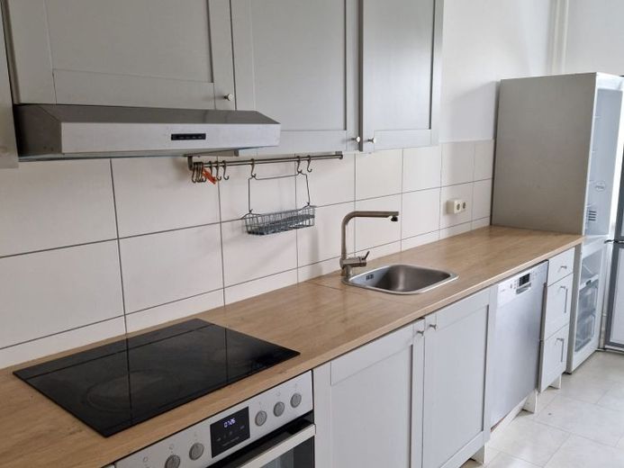 4. OG mit Aufzug ! INKL EBK !!!! Tageslichtküche mit modernen Fliesen - Südbalkon!! – Foto 1