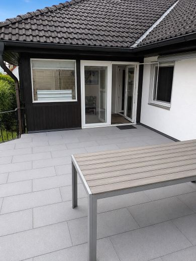 Bungalow bien entretenu avec piscine – Terasse