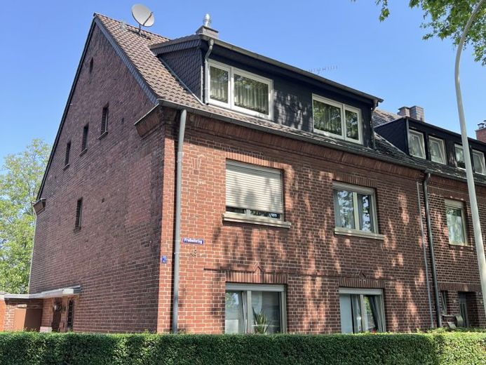 Dreifamilienhaus mit Garten in zentraler Lage von Frechen – Foto 1