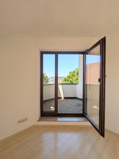 Helle 3-Zi.-Wohnung + West-Balkon & TG-Stellplatz – Blick auf den Balkon