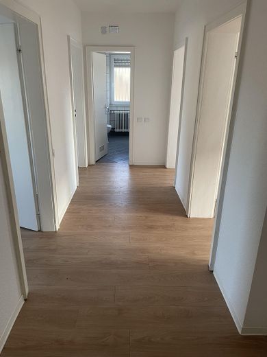 Appartement de 3 pièces avec grand balcon à Heusweiler – Flur