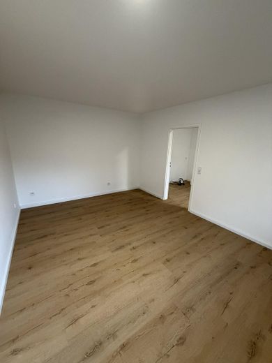 Kernsanierte 4–5-Zimmer-Wohnung | Einbauküche | Kamin | Garage | Terrasse – Schlafzimmer