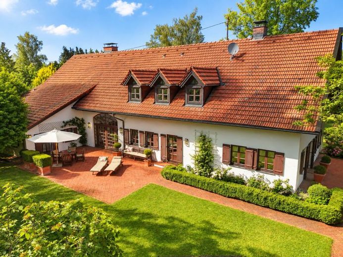 Landsberg yakınlarında sıra dışı kır evi – Yapı potansiyeli ve mahremiyete sahip 3.849 m² arsa – Fotoğraf 1