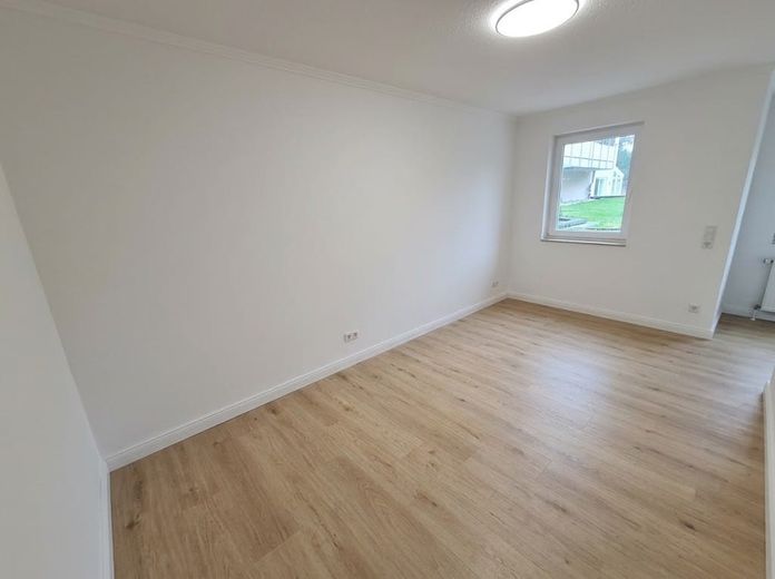 2-Zim.-Wohnung mit Wintergarten, Terrasse & neuer Einbauküche (Erstbezug nach Teilsanierung) – Schlafzimmer