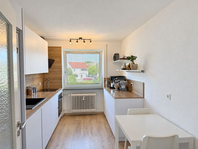 Appartement rénové lumineux de 3 pièces avec balcon à Pfullendorf – Schöne und moderne Küche