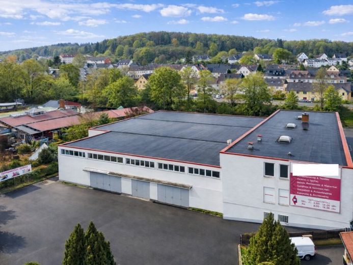 Großflächige Gewerbeimmobilie mit Entwicklungspotenzial-ehemaliger Fachmarkt auf 4.255 m² Grundstück – Foto 1
