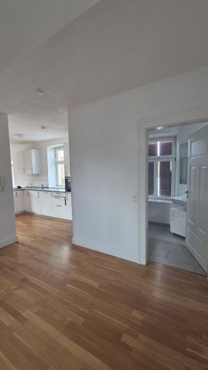 Ampio soggiorno-pranzo in un affascinante appartamento duplex – Foto 8