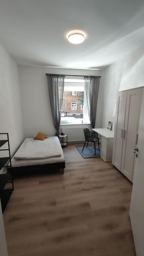 1 möbliertes Zimmer in 2er Frauen WG in Nürnberg Südstadt – 120cm x 200cm Bett