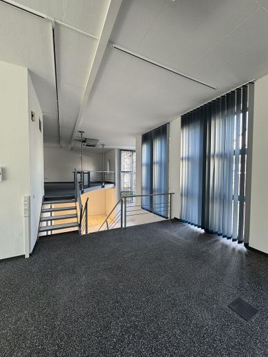 Atelier Wohnung / Gewerbe EG & 3 Wohnungen 2.OG nähe HBF mit Keller und TG STP – Atelier Raum Eingang Straße EG
