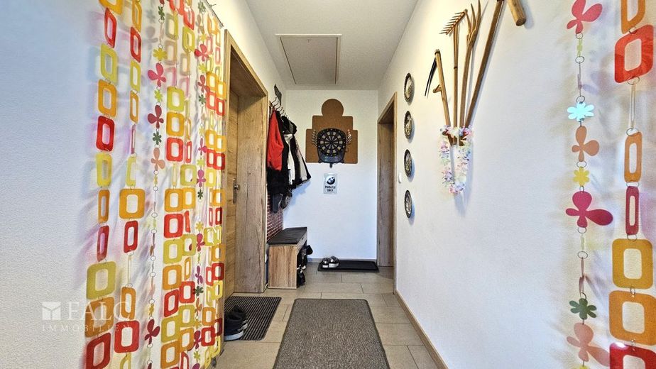 Neuwertiger Bungalow mit Einliegerwohnung &amp; hoher Energieeffizienz – Flur