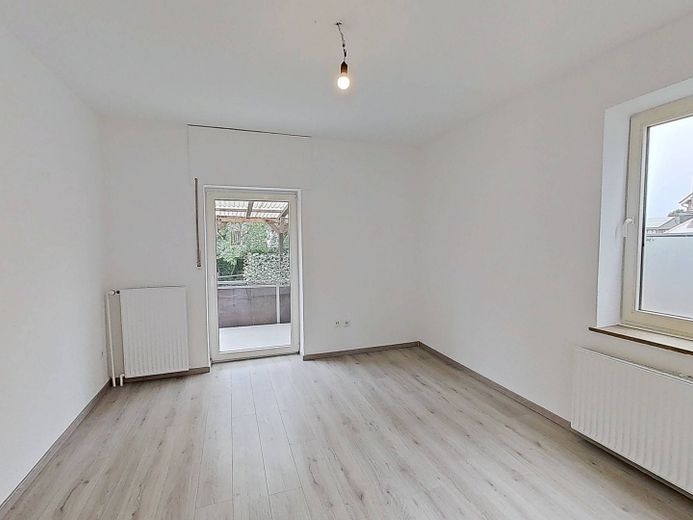 BALKONLU ve bol ışık alan, konforlu 3 odalı daire – Ansicht I: Wohn- und Esszimmer