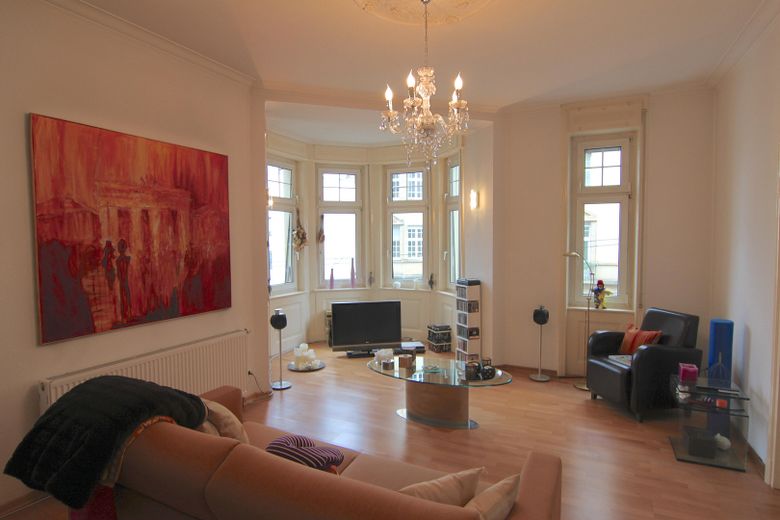 BELETAGE STUTTGART DOWNTOWN HEUSTEIGVIERTEL (Kulturdenkmal) – Wohnzimmer - Möbel nicht enth.