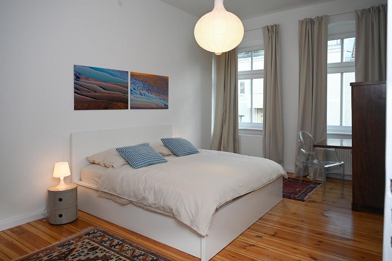 Wunderschöne vollmöblierte Altbau-Wohnung am Stadtpark Steglitz – Schlafzimmer